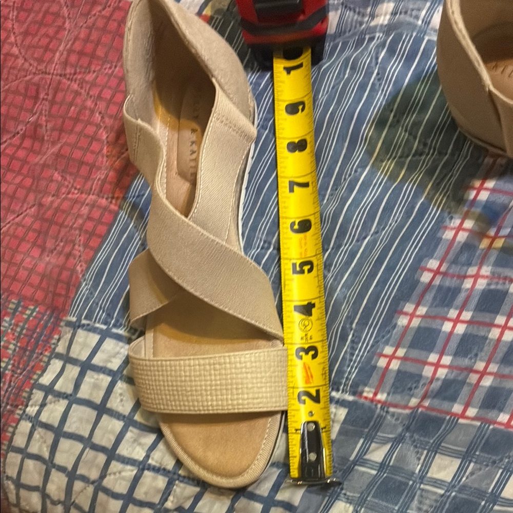 🎉SALE🎉 $25 or 2 for $40🎉Kelly & Katie Cream Sandals with Elastic Straps - Picture 8 of 9